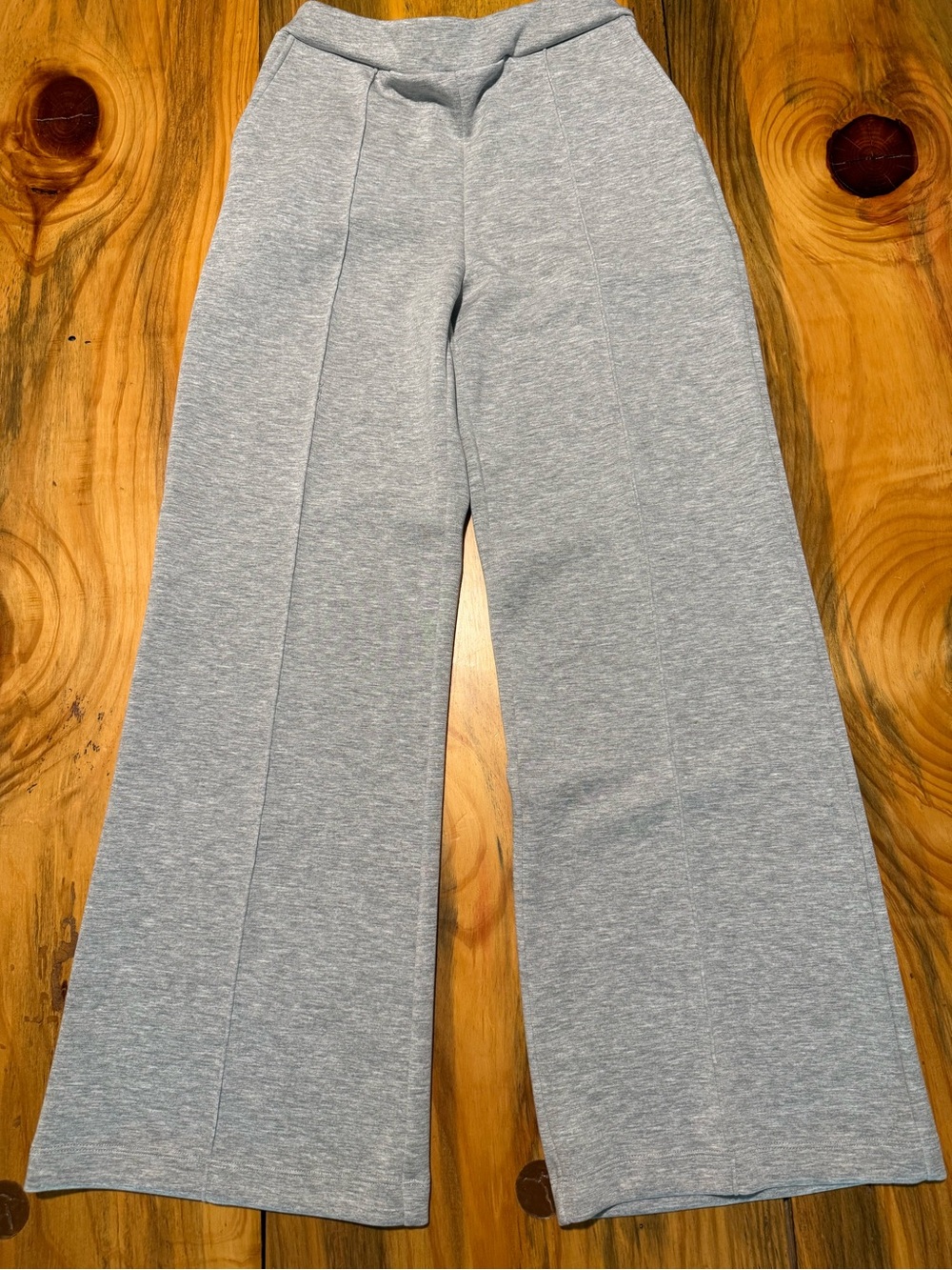 Scoop Women's Gray Track Jogger Set - Minimal V-Neck Top & Elastic Waist Pants - Picture 5 of 9